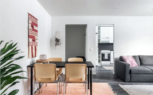 Bright 1BR Apartment next to the Beach