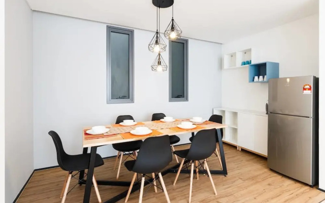 3BR Sky Views by GuestReady