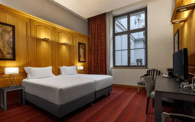 Hotel de Bourgtheroulde, Autograph Collection