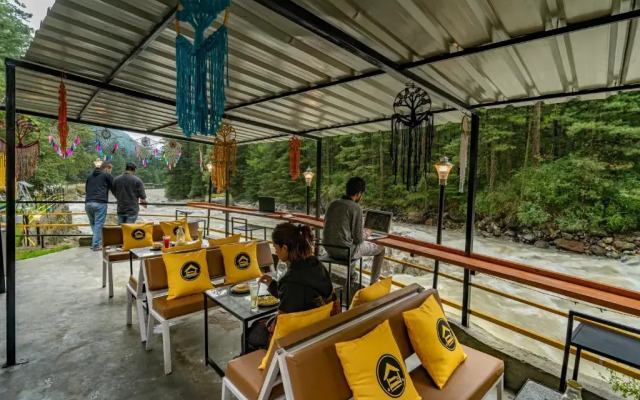 The Hosteller Kasol Riverside