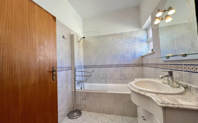 Pêra Stylish Villa With Pool by Homing