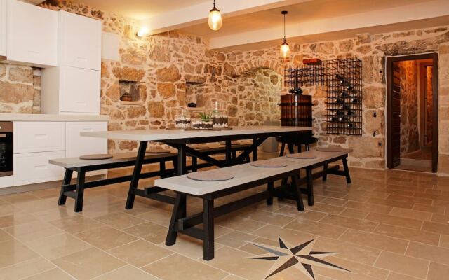 Amazing Home in Bol With 5 Bedrooms, Jacuzzi and Wifi