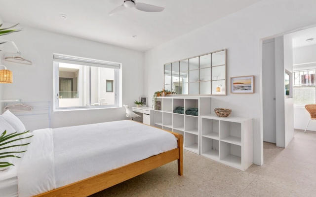 Bright 1-bed Apartment in Coastal North Bondi – Guest Rooms – Sydney