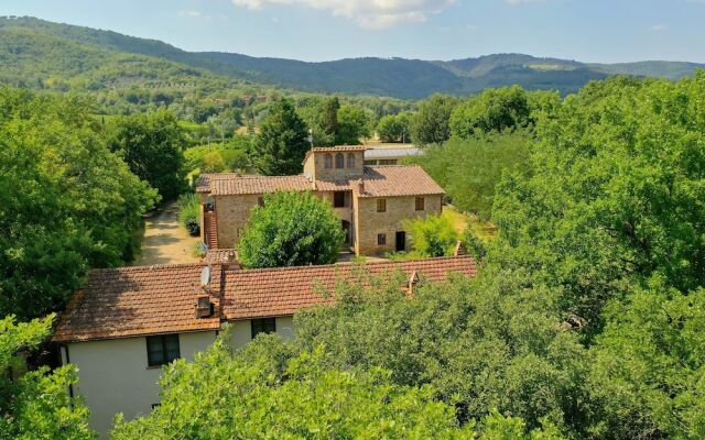 Three-room Apartment on the Outskirts of Chianti