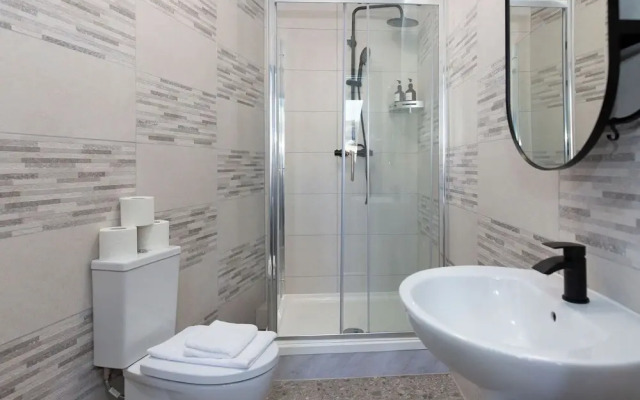 Kings Building- 2 Bed & Bathroom Flats