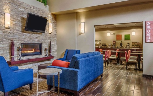 Comfort Inn & Suites Grafton - Cedarburg