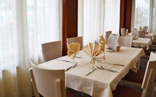 Hotel Midi