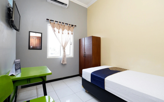 Super OYO 2209 Solo Point Guest House Syariah