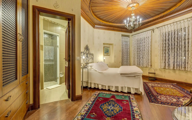 Kaucuk Hotel