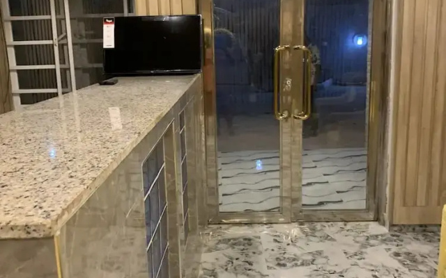 Jf Royal Hotel & Suites