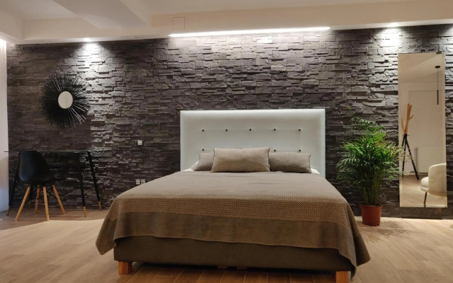 Sunny new lovely apartment 60 meters from the metro