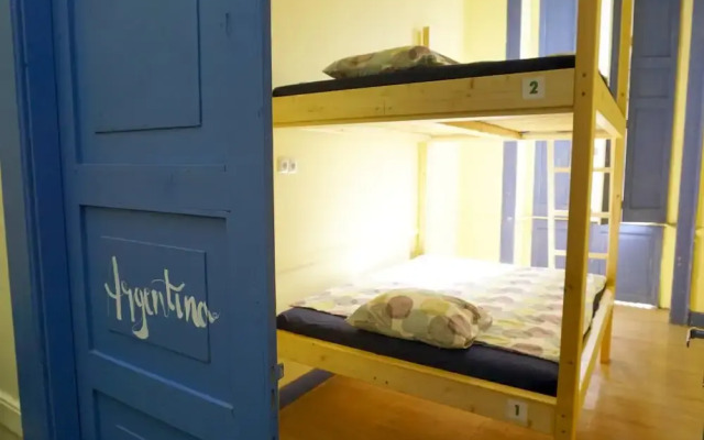 Tropical House Hostel