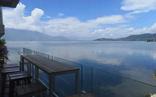 Da Li Shuang Lang Yi Shui Yun Ju Ke Zhan