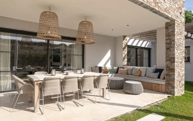 Villa Azalea by The Pearls Collection