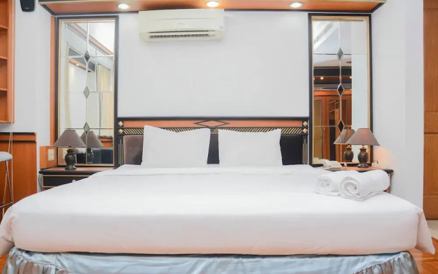 Stylish and Posh Studio Park Royale Apartment