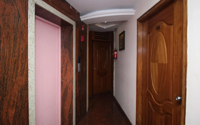 OYO 8646 Mahendra Hotel