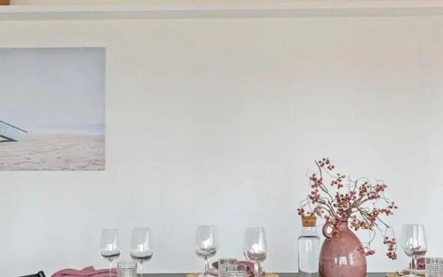 Stylishly Refurbished Apartment With sea View