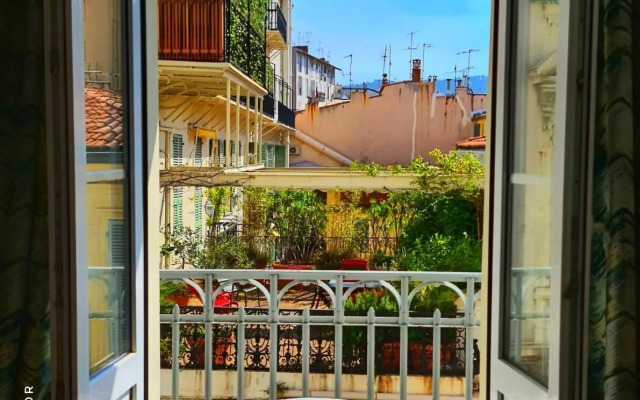 Le Petit Trianon et Le Charme des Suites