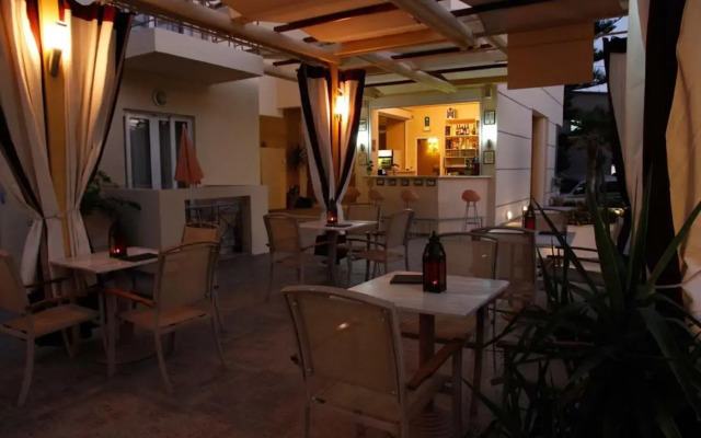 Lambrinos Suites