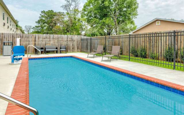 Days Inn by Wyndham Zachary LA