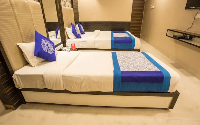 OYO 5253 Hotel Orange Lily