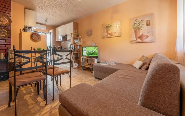 Awesome Home in Vrsi With 2 Bedrooms and Wifi