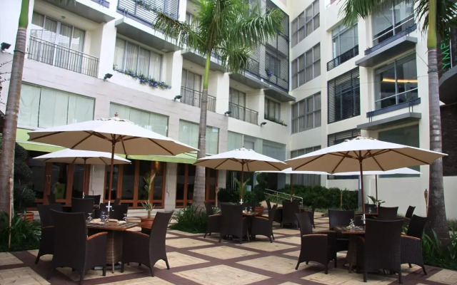 The Avenue Plaza Hotel