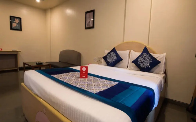 OYO 9739 Hotel Ratnalok