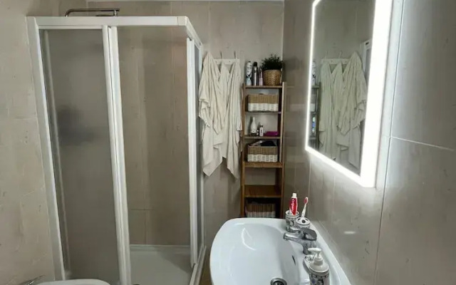 Lovely 2 Bedroom Apartment Near the Beach