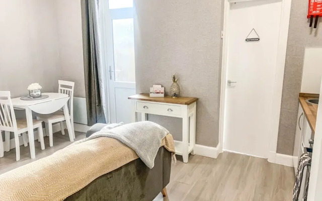 The Rosebery Retreat By The Castle 1-bed Apartment