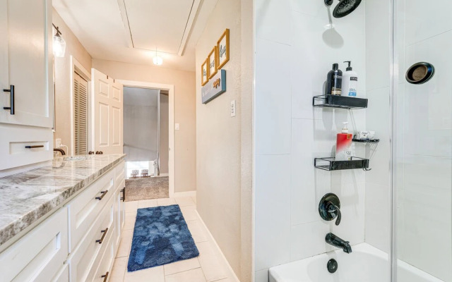 Seguin Riverfront Retreat: Fishing Dock + Kayaks!