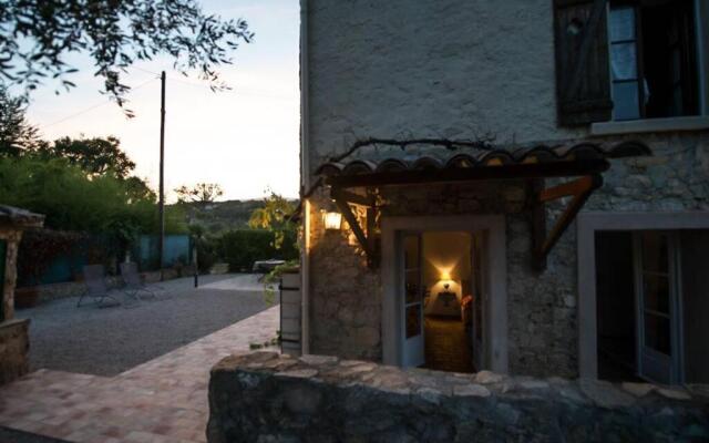 Studio indépendant dans mas provencal