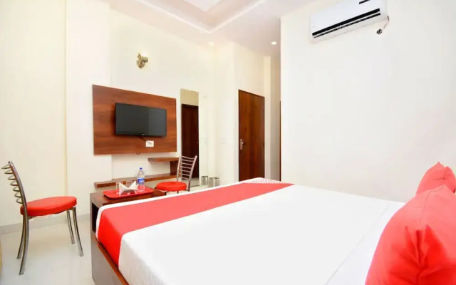 OYO 27061 Hotel Magnum