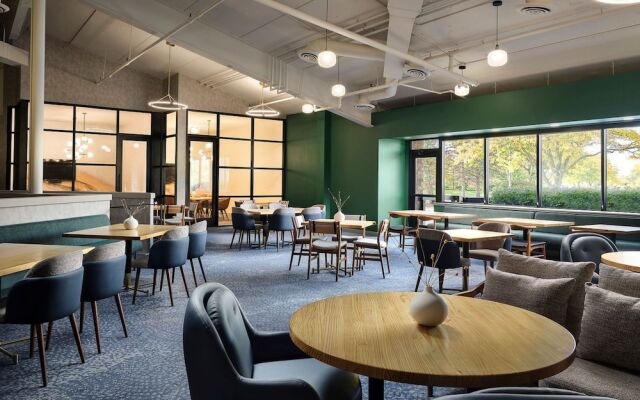 Sheraton Grand Rapids Airport Hotel