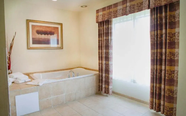 Holiday Inn Express & Suites Center by IHG