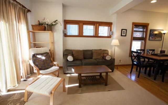 Pet-Friendly Venturi with Fireplace and BBQ on the Deck by RedAwning