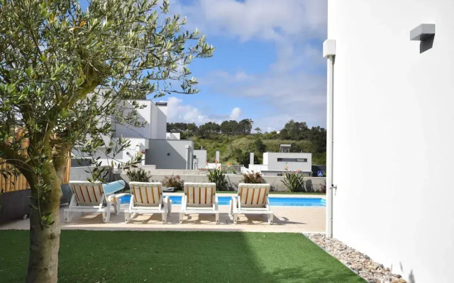 Lavish Villa in Foz do Arelho With Private Pool