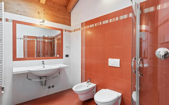 Belvilla by OYO Charming Apartment in Brez With TV