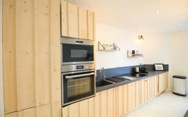 Maison bleue du bassin