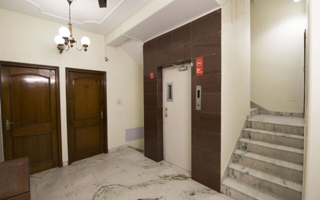 OYO 13643 Hotel Maharaja Palace