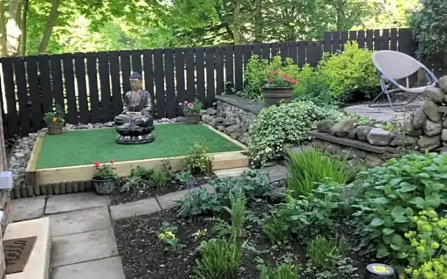 Darceys in the Yard