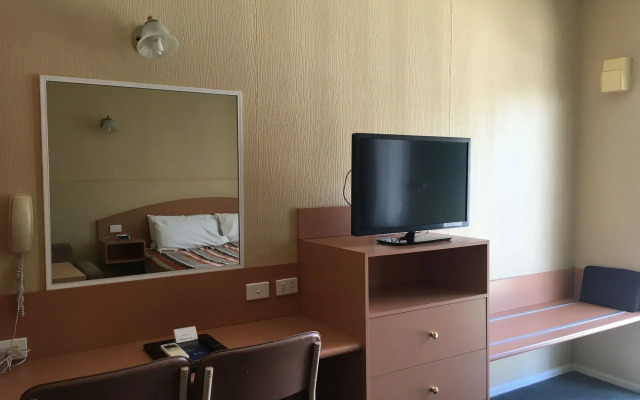 Parkville Motel