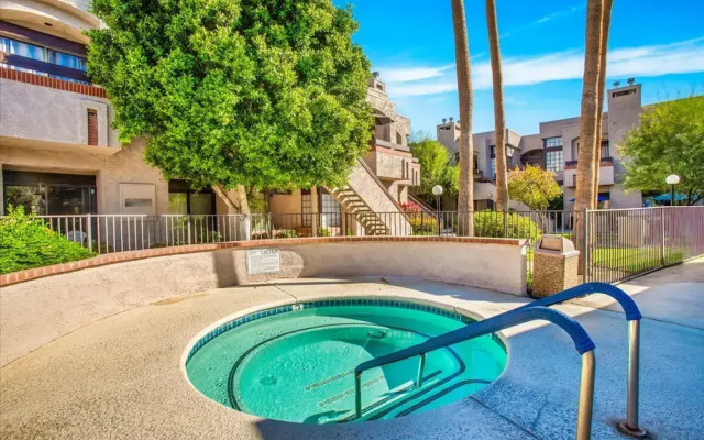 Hollywood Glam Hideaway