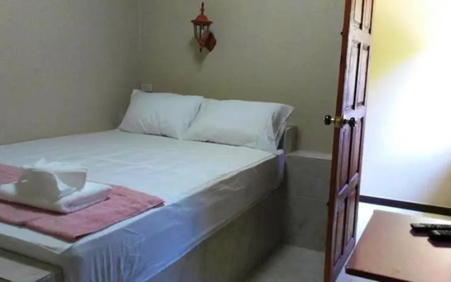 Baan Nokkhamin Resort