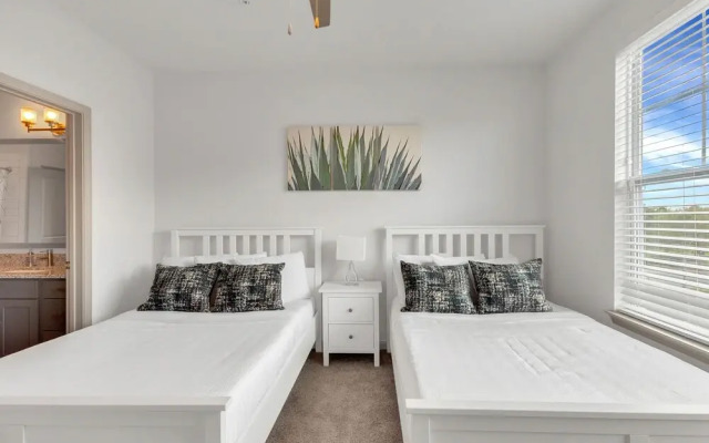 Axis West Luxury Apartments