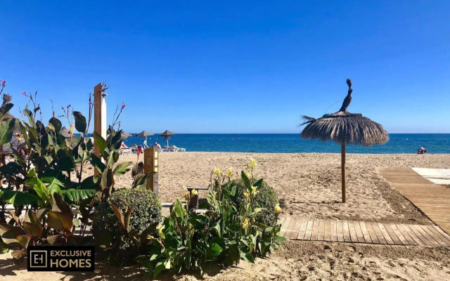 Estupendo piso en primera linea de playa; RONDA IV