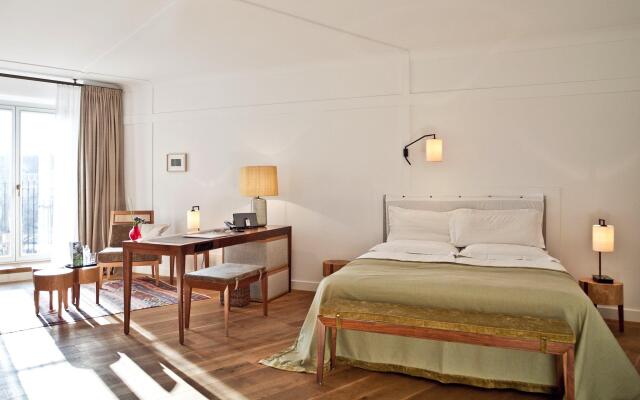 Louis Hotel