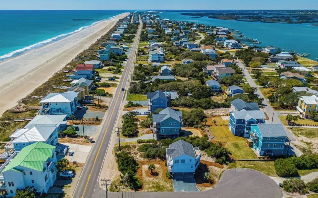 The Channel Marker by Topsail Realty
