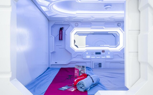 My Capsule Hotel by RedDoorz