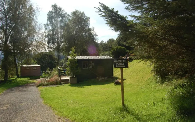 Cosy Rowan woodland lodge no1